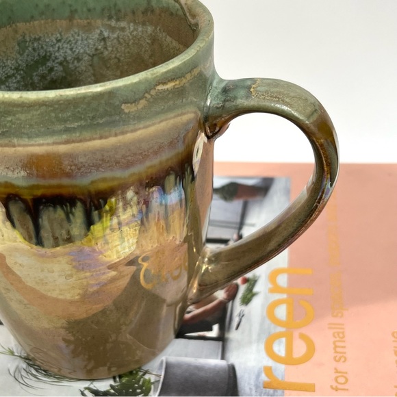 R2 Zrike 16 oz Stoneware Coffee Mug Shimmery Glaze Ombre Drip Taupe Green Peach - Picture 17 of 17